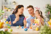 die tollsten Osterbräuche für Kinder: Eier bemalen