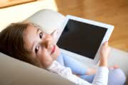 Thomas Feibel Lesen im Digitalzeitalter Mädchen mit Tablet