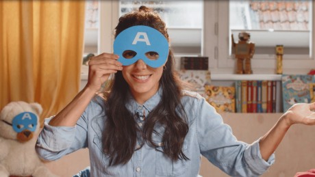Clarissa Corrêa da Silva mit Superheldenmaske