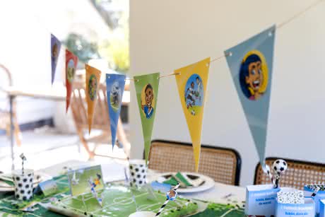 Kindergebeburtstag Mottoparty Fußball Girlande zum Ausdrucken
