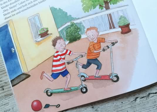 LESEMAUS Willkommen im Kindergarten Innenseite Roller fahren