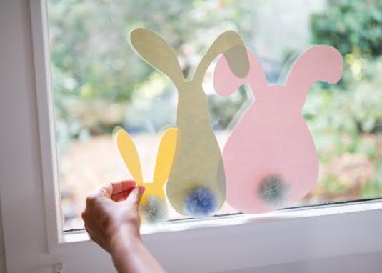 Osterhasen basteln für eine Fensterbild zu Ostern - mit Osterhase Vorlage