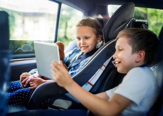 Mit Kindern verreisen: Apps, Computerspiele und digitale Unterstützung für die Kinderbeschäftigung